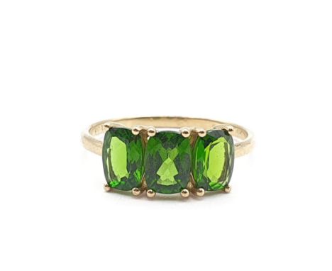 A Chrome Diopside Ring, claw-set three oval mixed-cut stones in 9ct gold, full hallmarks and stamped 10K, ring size R, approx