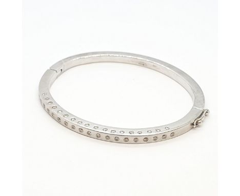 A Diamond hinged Bangle in 18ct white gold the front set brilliant-cut stones, total weight approx 23gms