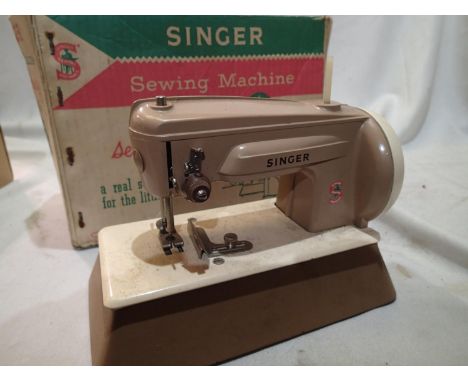 Singer Sewhandy miniature sewing machine, hand operated, made by Singer Manufacturing Company. UK P&amp;P Group 1 (£16+VAT fo