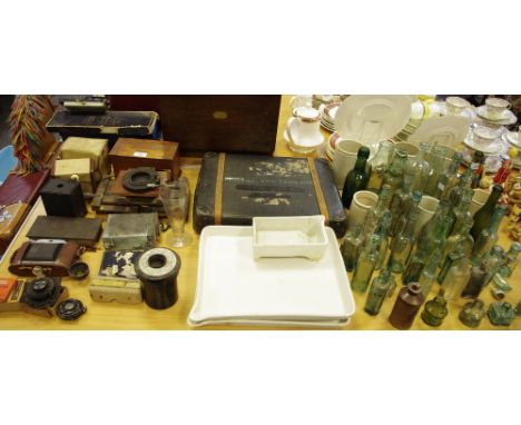 Early 20th century Amateur photographic society carrying case; a coloured Brownie flash IV, cased; plate holders; ceramic dev