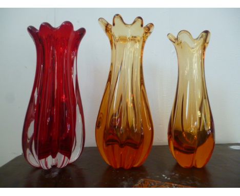 ANNOUNCE PLEASE NOTE THE NEW AMENDED DESCRIPTION: Whitefriars FLC range 1978-1980, a trio of later ribbed glass vases with pu
