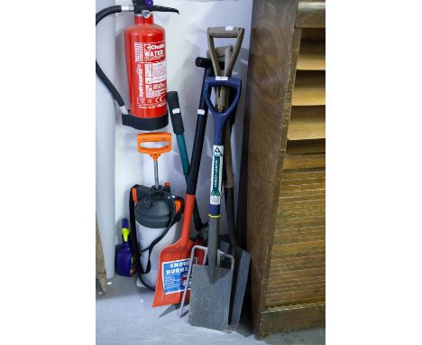 A COLLECTION OF GARDEN TOOLS TO INCLUDE; SPADES, SHEARS ETC...... 