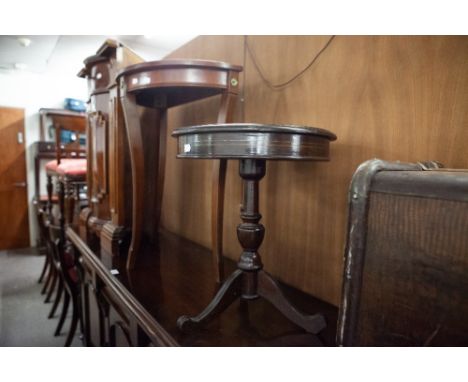 A MODERN OCTAGONAL WALL MIRROR, WITH MAHOGANY FRAME, A REPRODUCTION  MAHOGANY HALL TABLE HAVING SINGLE DRAWER OVER UNDER TIER
