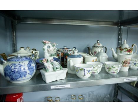 SELECTION OF CHINA WARE TO INCLUDE A ROYAL ALBERT 'COUNTRY ROSES' TEAPOT, A DOULTON 'PASTORALE' TEAPOT AND SIX HADDON 'RISE' 
