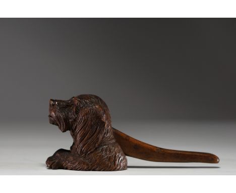 Carved wooden nutcracker, Black Forest work, representing a dog's head, 19th century. Normal wear - Weight: 130 g - Shipping 