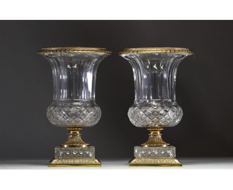 Baccarat - Imposing pair of Medici diamond-point crystal vases, gilt bronze mount. Normal wear - Weight: 14.50 kg - Shipping 