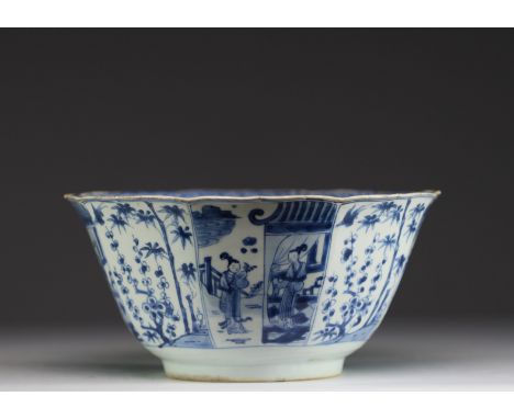 China - Large blue-white porcelain bowl with floral decoration and figures, Kangxi. A crack and a chip on the rim. - Weight: 