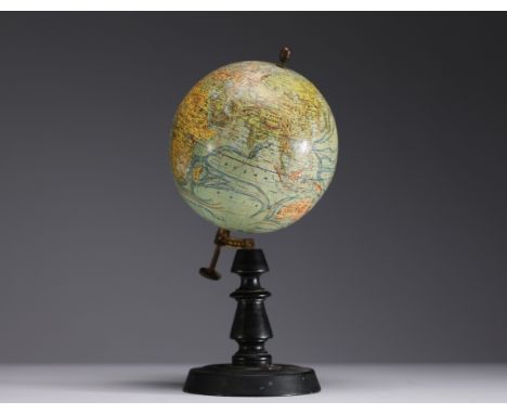 J. Forest, Paris - Globe, black turned wood base, circa 1908. Wear from use - Weight: 710 g - Shipping available - Region: Fr