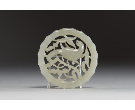 China - Carved jade disc pendant with a magpie on a plum blossom, 18th century. Normal wear - Weight: 10 g - Shipping availab