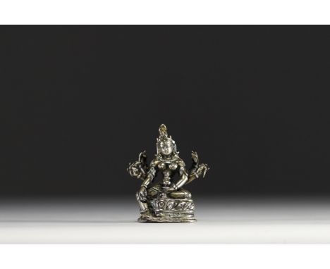 China - Tibet - Vasudhara statuette in silver plated bronze, silver base, 18th century. Wear from use - Weight: 178 g - Shipp