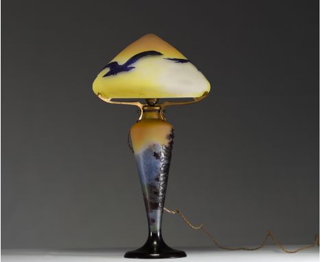 Emile GALLE (1846-1904) - Rare acid-etched multi-layered glass mushroom lamp with a Vosges decor on the stem and eagles on th