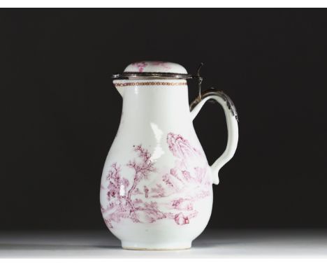 China - Covered pitcher in Compagnie des Indes porcelain with mountainous landscape decoration, 18th century. Normal wear - W