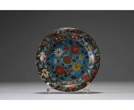 China - Small cloisonne enamel candle-stick bowl on a foot, Ming period. Slight deformation and small enamel chips. - Weight: