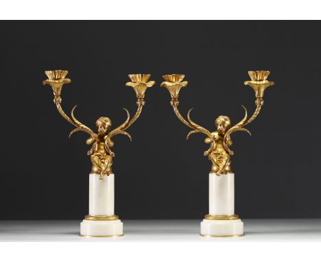 A pair of ormolu candelabra with cherubs and two arms, alabaster base, Napoleon III period. Normal wear - Weight: 4.74 kg - S