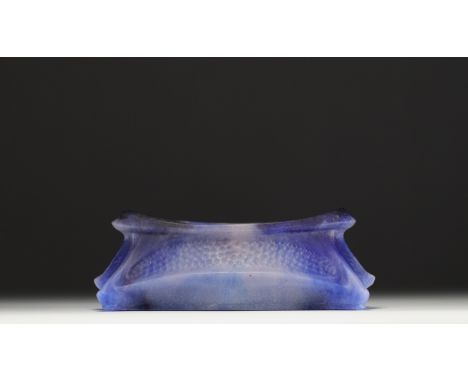 Amalric WALTER (1870-1959) - Blue planter in glass paste, circa 1920, signed. Normal wear - Weight: 1.28 kg - Shipping availa