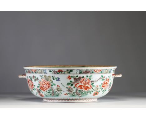 China - Polychrome famille verte porcelain basin decorated with flowers, 18th century. Normal wear - Weight: 1.91 kg - Shippi