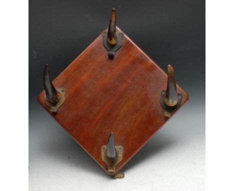 An early 20th century mahogany and cattle horn hunting lodge coat rack, 41cm wide 