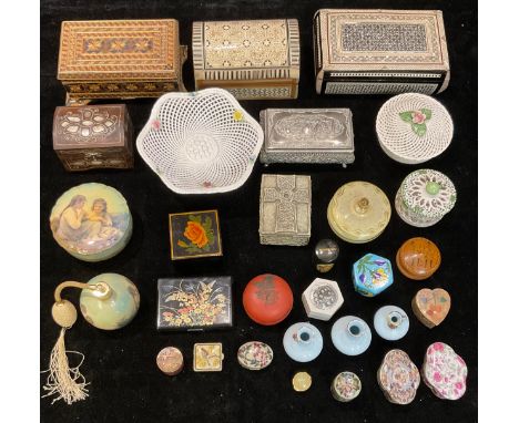 A collection of boxes, marquetry, enamel, porcelain, jewellery, trinket pots and snuff boxes; a scent atomiser; qty 