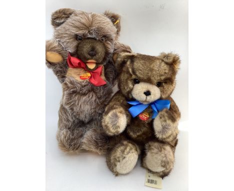 Steiff German Vintage teddy bear toys ; to include a 017803 40cm Knuffi tipped teddy bear with blue bow and tags, anda Standi