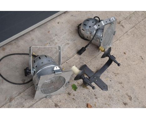 A trio of metal stage lights together with a wall light fitting (4). All untested. 