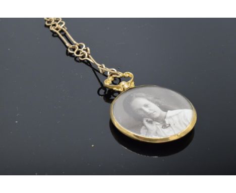 A 9ct gold double-sided share locket with hallmarks on an associated metal chain. Gross weight of locket 5.0 grams. 