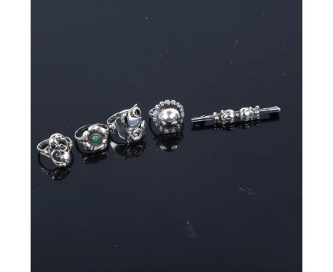 Various Danish stylised silver jewellery, comprising 4 x rings, and 1 x brooch, ring sizes P x 2, Q and R, 20.3g total (5)Set