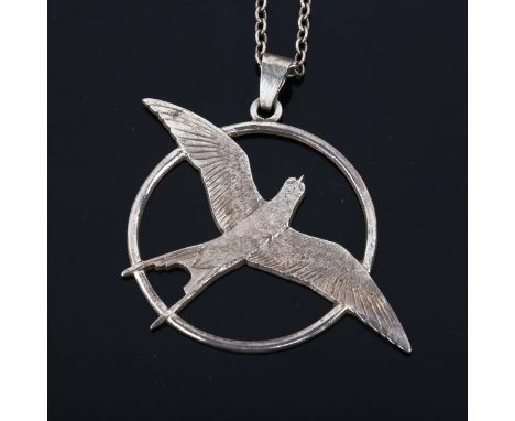 SHETLAND SILVERCRAFT - a Scottish sterling silver bird pendant necklace, hallmarks Edinburgh 1976, on sterling silver cable l