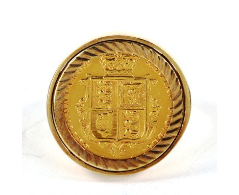 A Victoria 1885 gold half sovereign coin ring, in 9ct gold mount, size R, 9.7g 