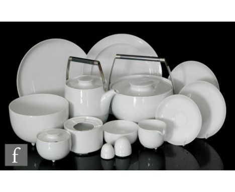 Tapio Wirkkala - Rosenthal - An extensive dinner service for six people in the Century pattern, in white with faintly impress