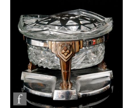 Hailwood &amp; Ackroyd - A 1930s Art Deco clear cut crystal glass bowl of circular form with a chevron rim decorated with rep