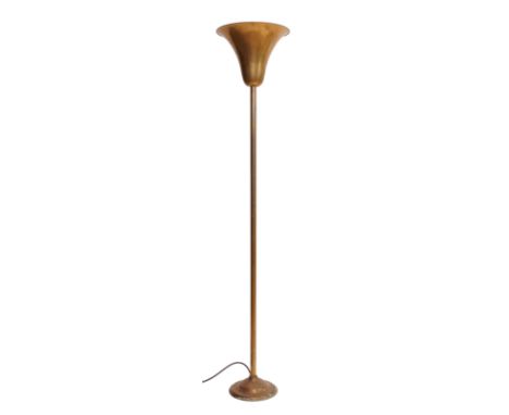 AN ART DECO TULIP SHAPED FLOOR STANDING LAMP20th Century
The brass coloured lamp with plain open tulip shaped uplight shade a