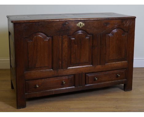 A 17TH CENTURY OAK MULE CHEST WITH TRIPLE ARCH PANEL FRONT127cm wide; 55cm deep; 82cm high