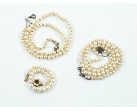 TWO SINGLE ROW NECKLACES OF CULTURED PEARLS AND A CULTURED PEARL BRACELET (3)Comprising; a single row necklace of graduated c