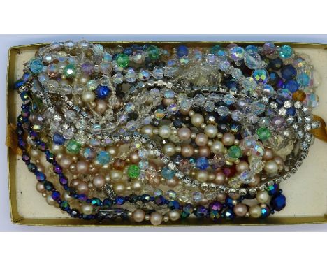 Ten vintage necklets