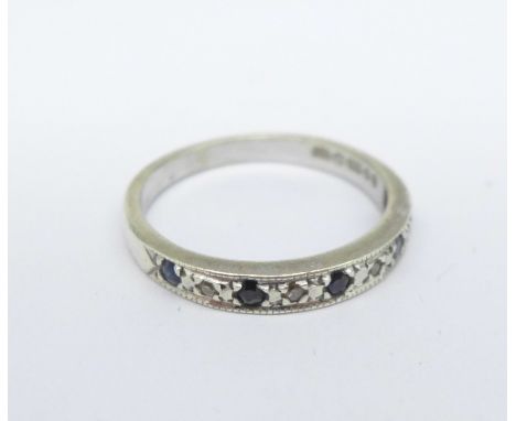 A 9ct white gold ring, 2.1g, M