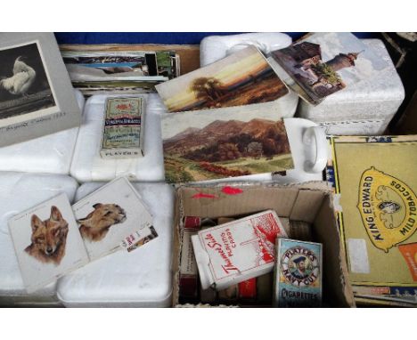 Collectables, mixed selection of items inc. a quantity of vintage and modern postcards, various cigarette &amp; trade cards, 