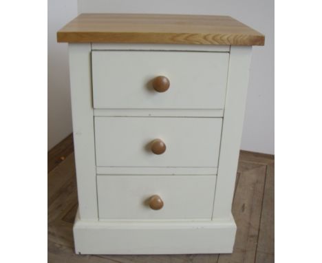Matching light oak and cream painted three drawer bedside chest (45cm x 35cm x 62cm) 