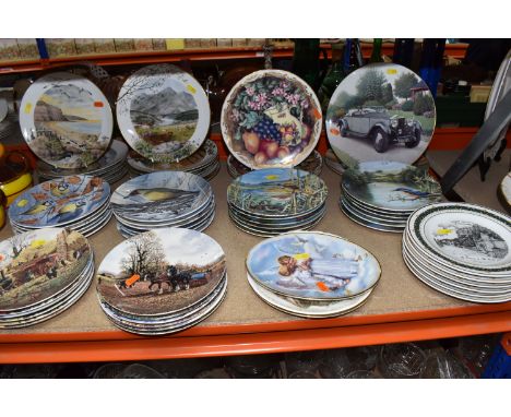 A LARGE GROUP OF COLLECTOR PLATES comprising a group of Wedgwood collector plates to include eleven 'Britain's Beautiful Bird