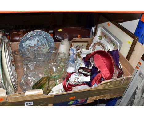 ONE BOX AND LOOSE CERAMICS AND DECORATIVE ITEMS to include a group of Wedgwood 'Wild Briar' tea wares comprising tea cups, sa