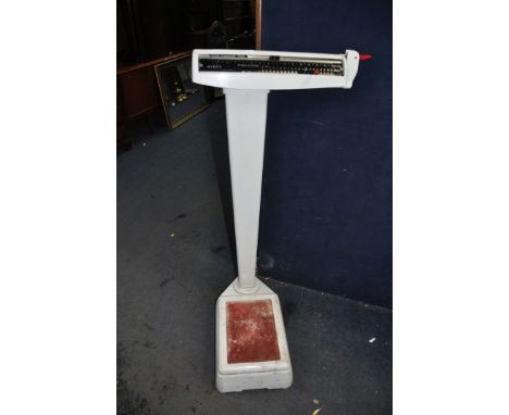 AN AVERY TYPE 3306 ABV MANUAL BODY SCALE height 118cm