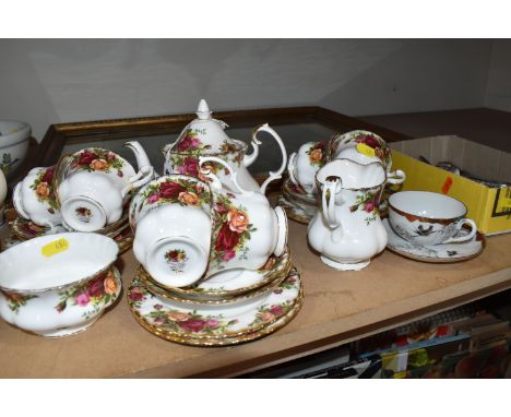 A ROYAL ALBERT 'OLD COUNTRY ROSES' TEASET AND VINTAGE CUTLERY to include a twenty-one piece Old Country Roses set comprising 