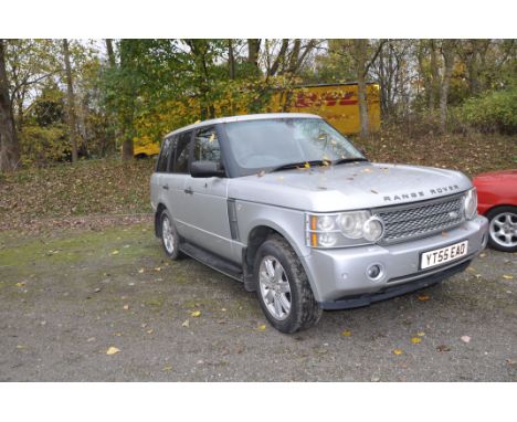 A 2006 RANGE ROVER VOGUE FOUR WHEEL DRIVE VEHICLE, in silver, with a 2926cc diesel engine, automatic gearbox, first registere