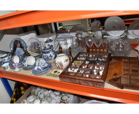 A GROUP OF CERAMICS, GLASS AND SUNDRY ITEMS, to include a collection of thimbles with display cases, thimbles to include Disn