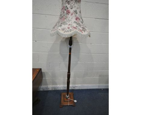A 20TH CENTURY OAK STANDARD LAMP (condition report: marks scuffs, other wear and usage)