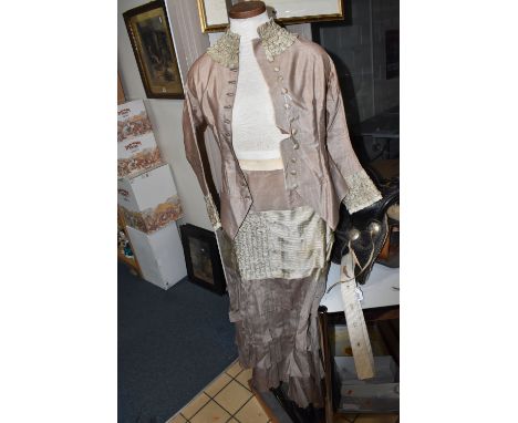 AN EDWARDIAN LADIES' TWO PIECE SUIT DRESS, the bodice jacket and skirt in a pale brown fabric with contrasting ruffled trim, 