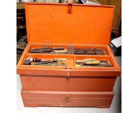 A large quantity of assorted tools to include Stanley plane, chisels, screwdrivers etc, contained in wooden storage case.