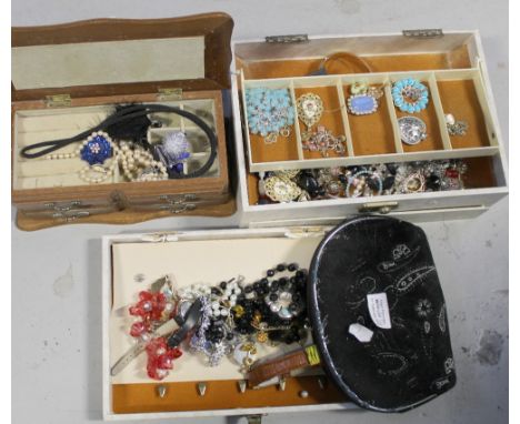 A quantity of vintage and contemporary costume jewellery to include brooches, necklaces, earrings etc.