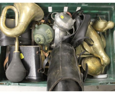 A collectors' lot to include a vintage brass car horn, three pairs of modern binoculars, two boules in a leather case, a bras