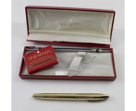 A boxed Sheaffer fountain pen with 23k gold electroplated nib (box af). CONDITION REPORT Both of the box hinges now separated