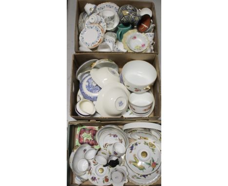 A quantity of Royal Worcester, mainly 'Evesham' dinner ware to include plates, soufflé dishes, tureens etc, a small quantity 